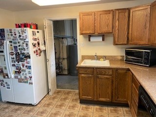 41 Elizabeth Road Billerica, MA 01821 - Photo 3 of 18 a kitchen with a refrigerator and a stove