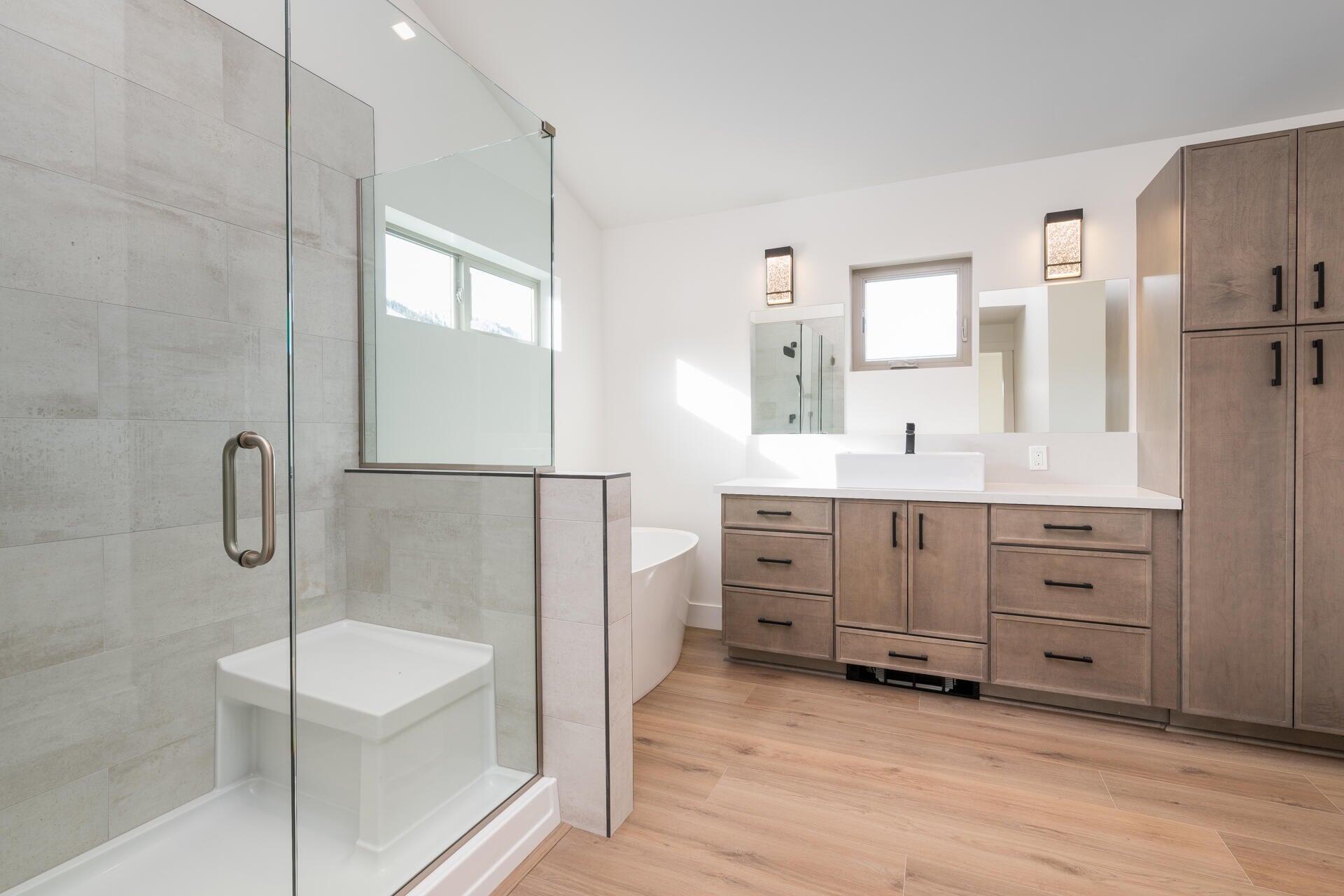 713 2nd Avenue Hailey, ID 83333 - Photo 5 of 8 Bathroom