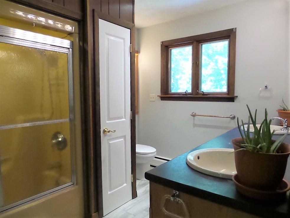 724 China Road Winslow, ME 04901 - Photo 17 of 38 Bathroom
