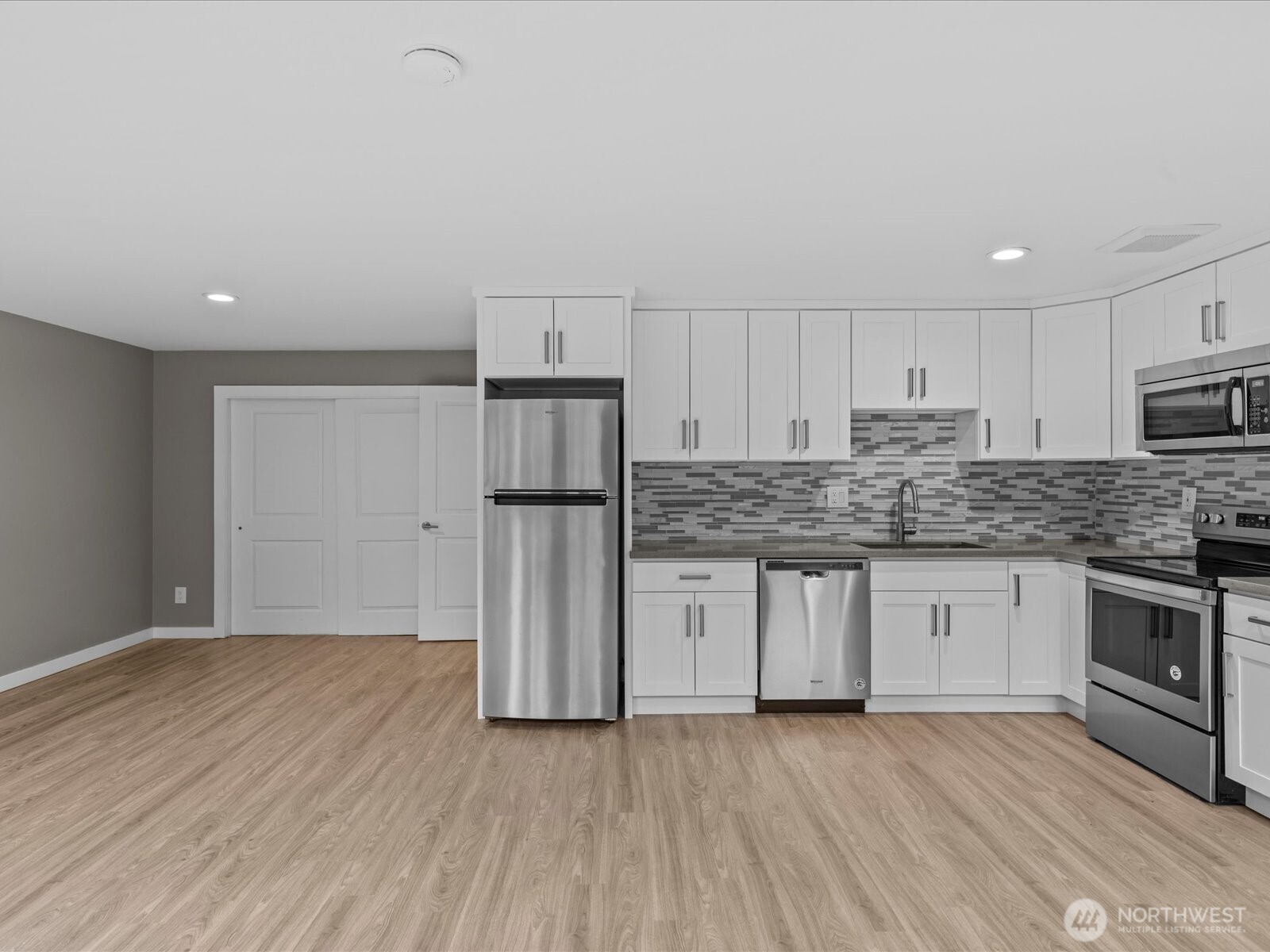 7132 47th Avenue Southwest Seattle, WA 98136 - Photo 4 of 14