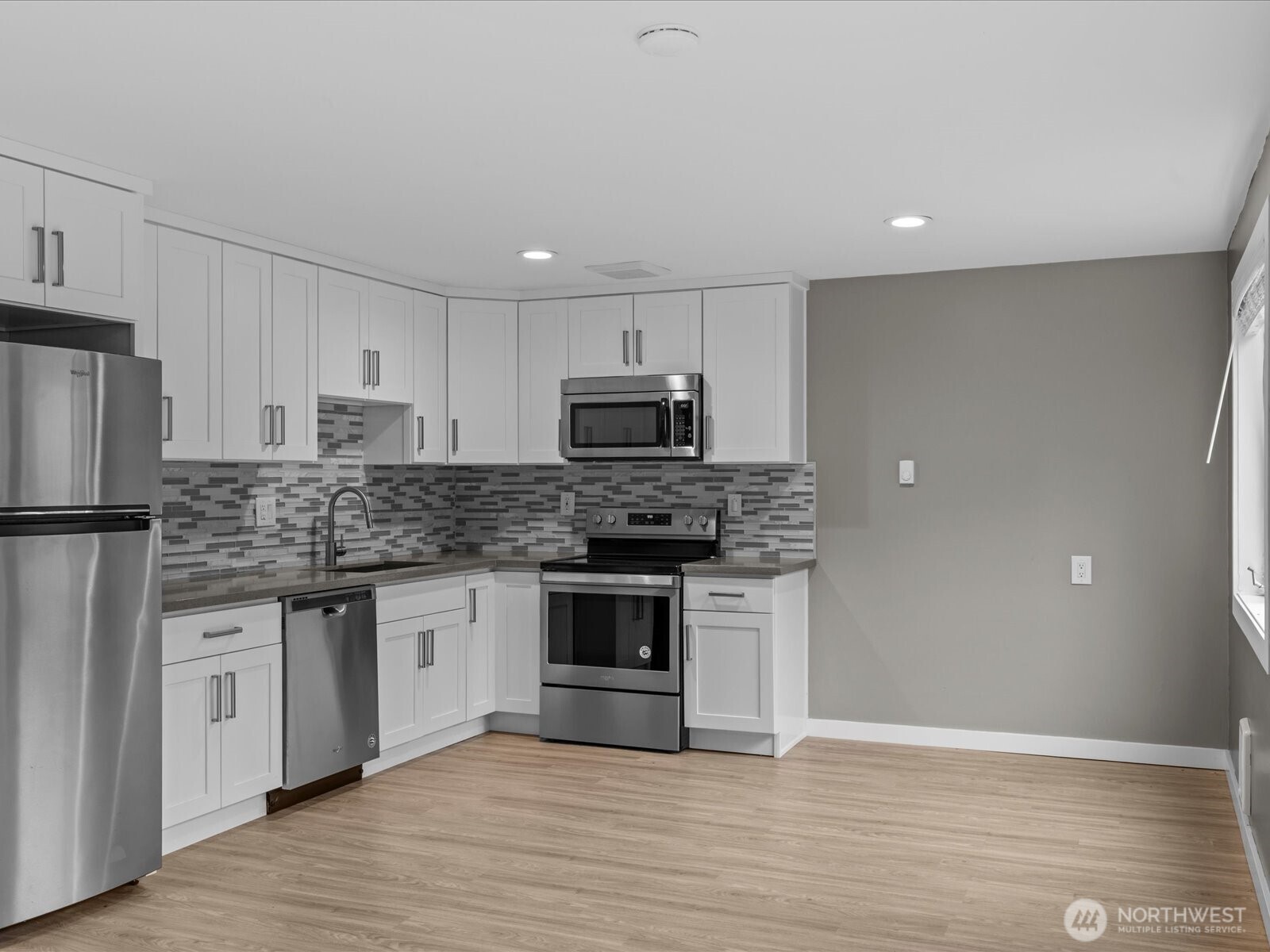 7132 47th Avenue Southwest Seattle, WA 98136 - Photo 5 of 14