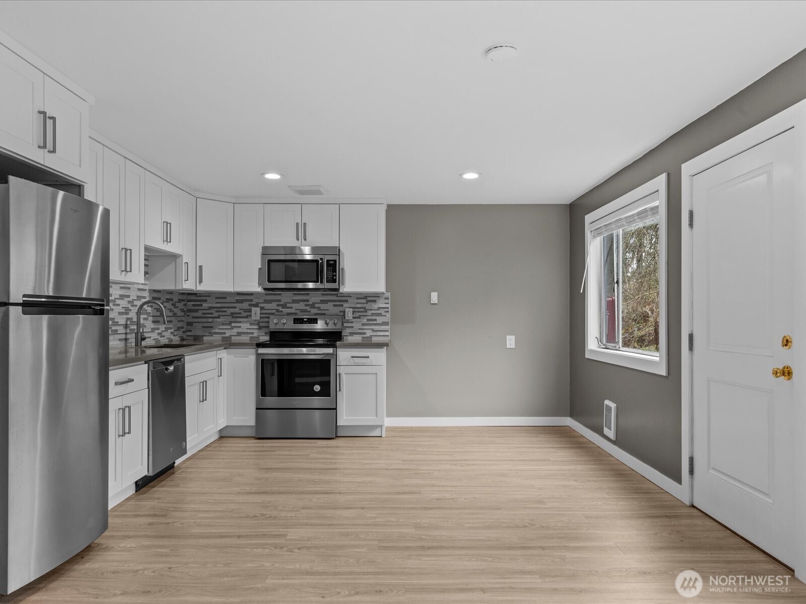 7132 47th Avenue Southwest Seattle, WA 98136 - Photo 9 of 14