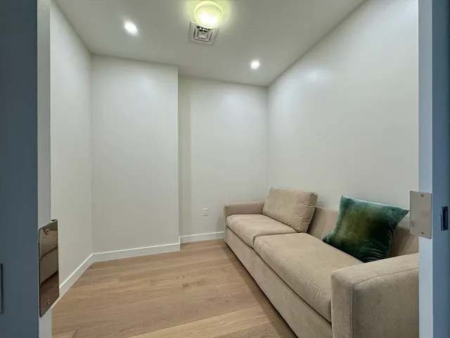 $1,368,000 | 188 Brookline Avenue, Unit 20H, Boston, MA 02215