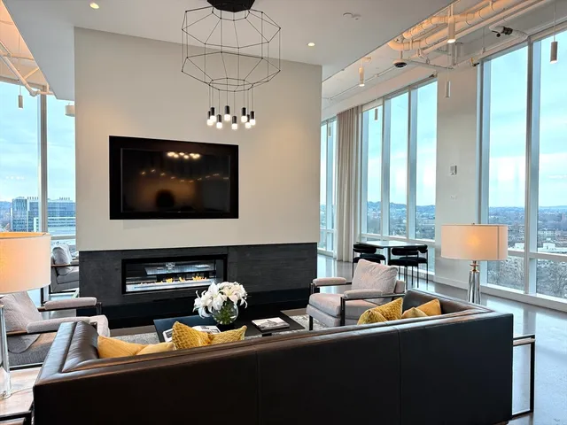 $1,368,000 | 188 Brookline Avenue, Unit 20H, Boston, MA 02215