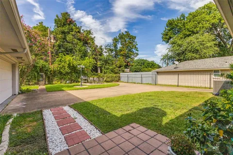 a view of yard with swimming pool