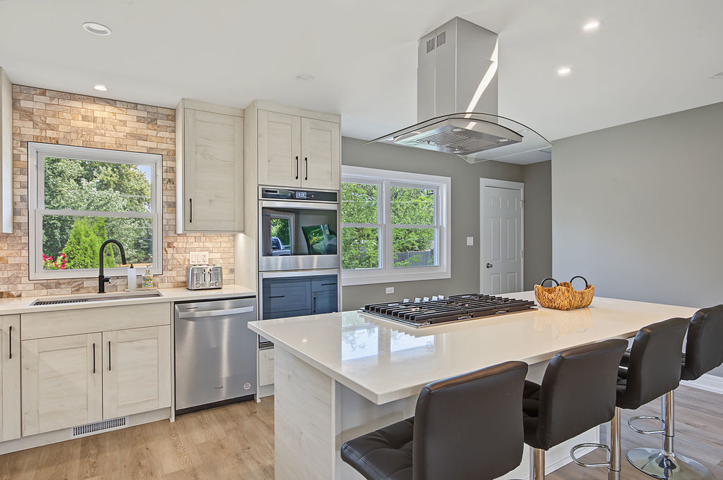403 Spring S Road Schaumburg, IL 60193 - Photo 8 of 26 Gallery Image 8