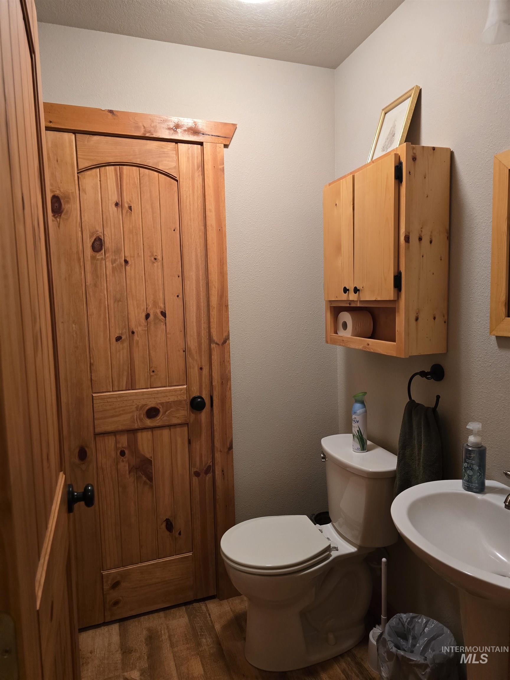 14 Forest Trail Road Garden Valley, ID 83622 - Photo 20 of 45 Bathroom featuring dark wood-style floors and a textured ceiling