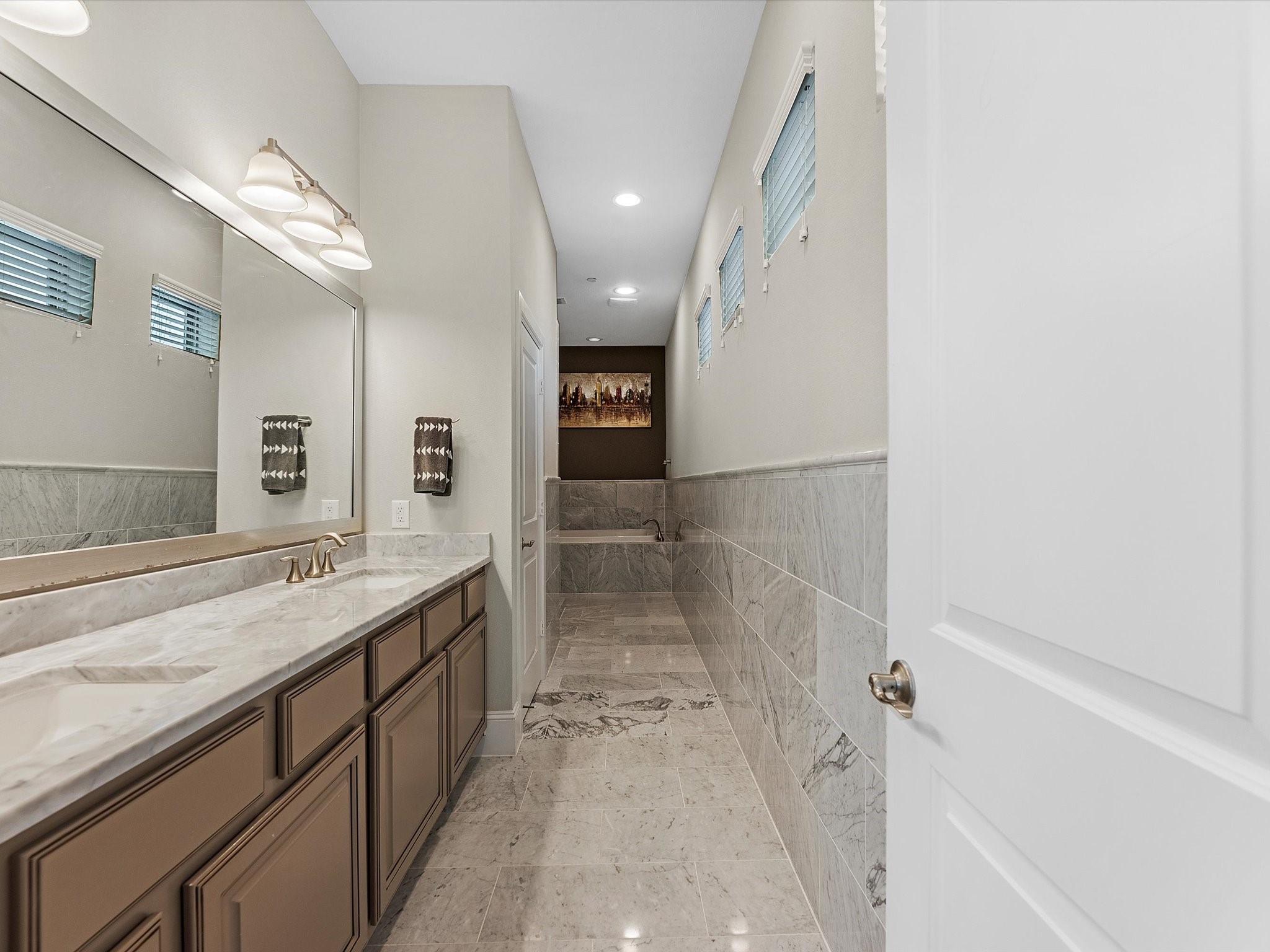 5467 Larkin Street Houston, TX 77007 - Photo 19 of 33 a bathroom with a sink and a mirror