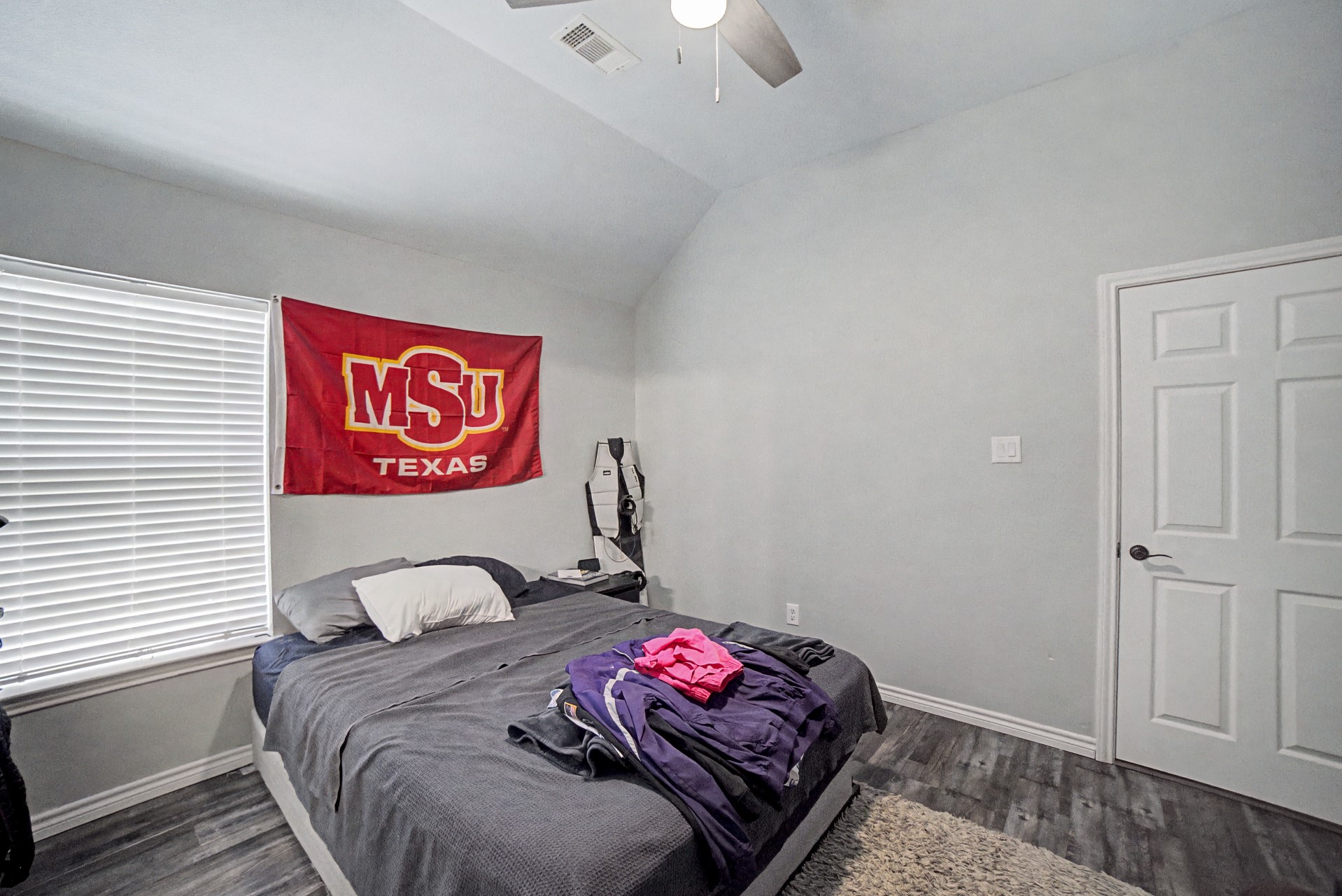 28411 Peper Hollow Lane Spring, TX 77386 - Photo 13 of 24 a close up of a bed in a room