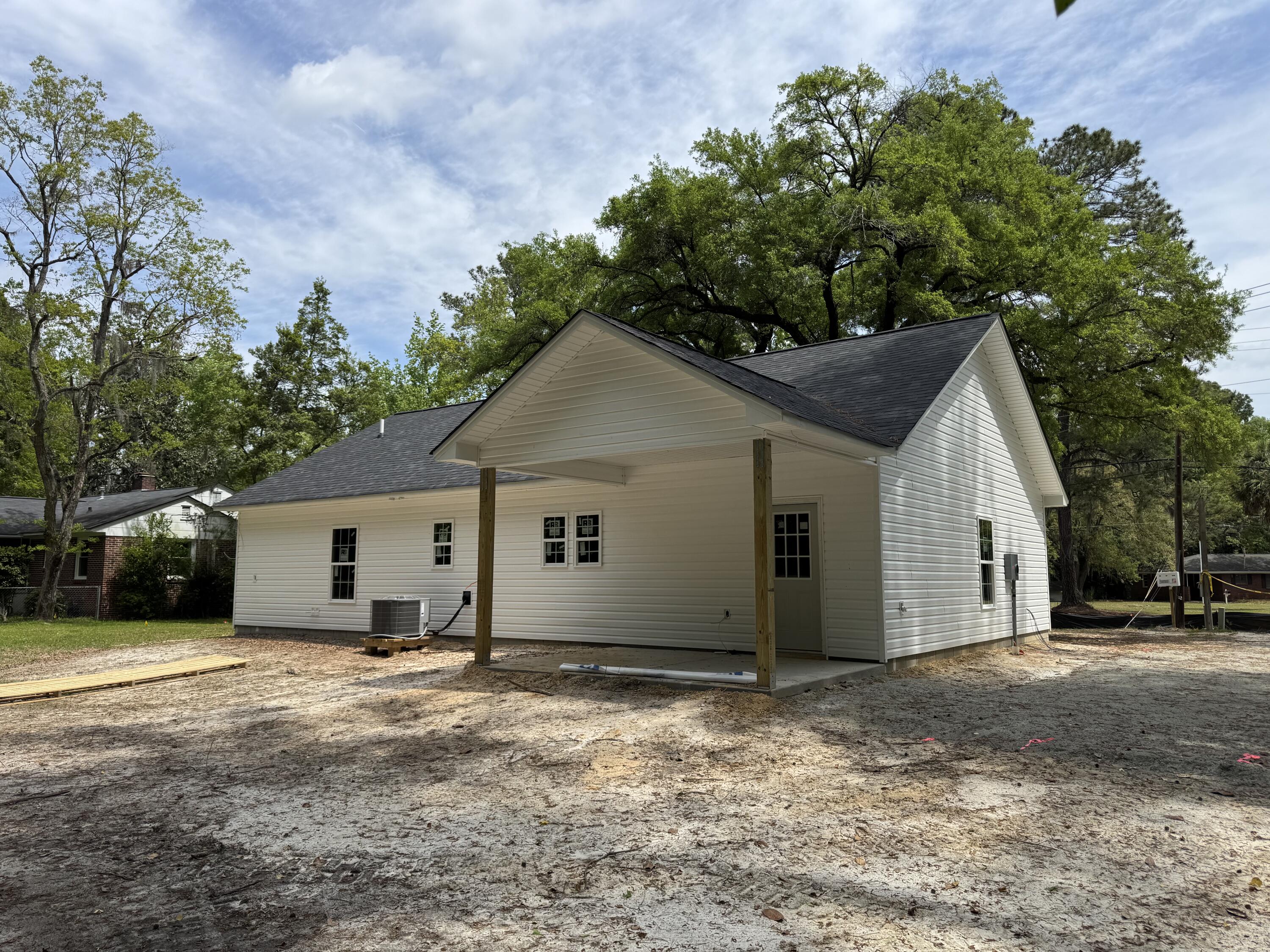 419 Ravenwood Road Walterboro, SC 29488 - Photo 4 of 18 Rear