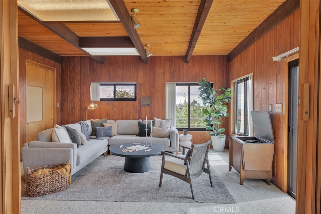 2727 San Ramon Drive Rancho Palos Verdes, CA 90275 - Photo 15 of 58 a living room with furniture and a window