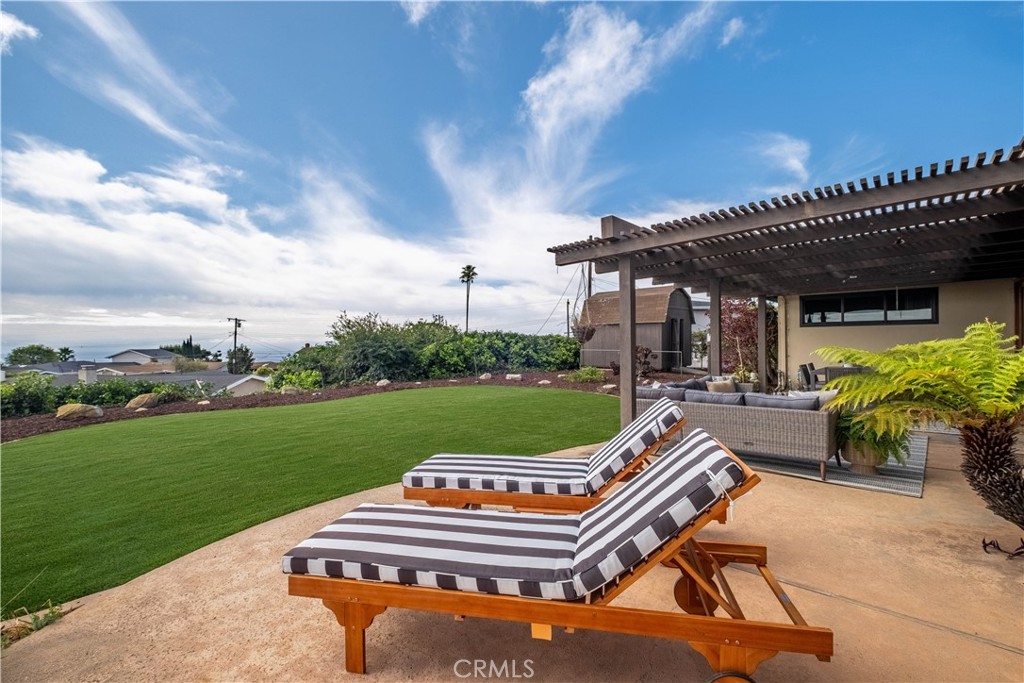 2727 San Ramon Drive Rancho Palos Verdes, CA 90275 - Photo 19 of 58 a garden view with a seating space