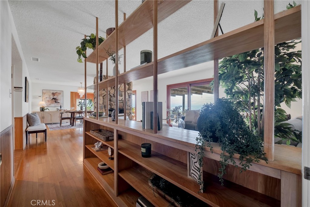 2727 San Ramon Drive Rancho Palos Verdes, CA 90275 - Photo 27 of 58 a room with lots of wooden furniture and potted plants