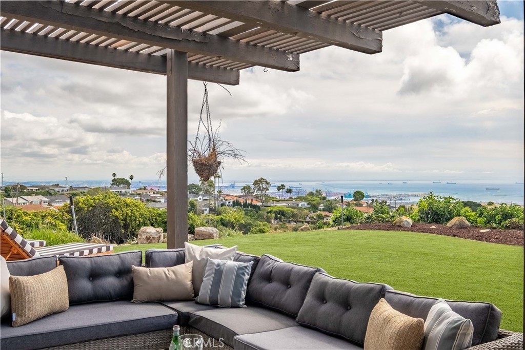 2727 San Ramon Drive Rancho Palos Verdes, CA 90275 - Photo 8 of 58 a view of a couches in a patio