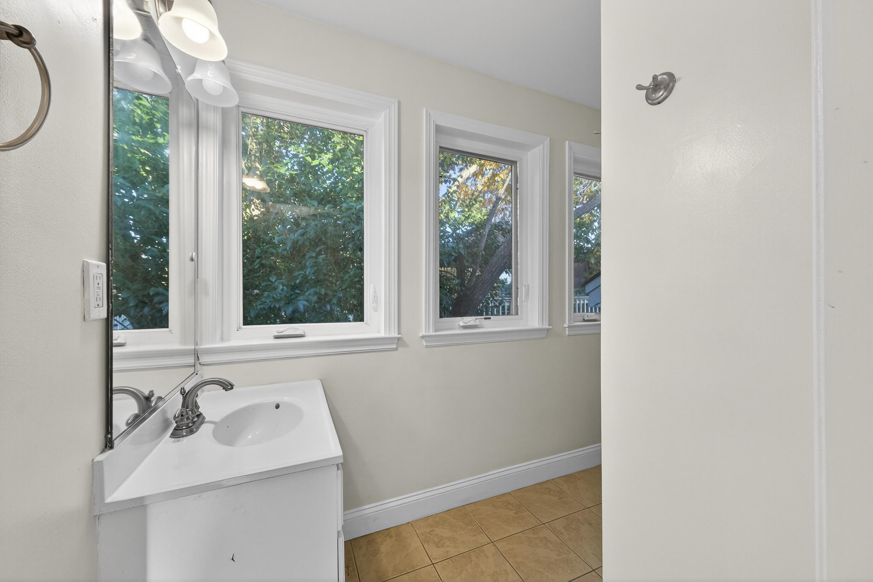 24 Strawberry Lane, Unit B Charleston, SC 29403 - Photo 20 of 34 _01A2208