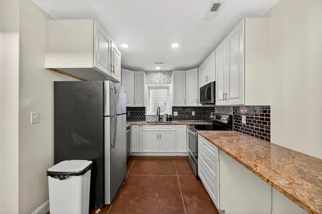 $549,000 | 24 Strawberry Lane, Unit B, Charleston, SC 29403