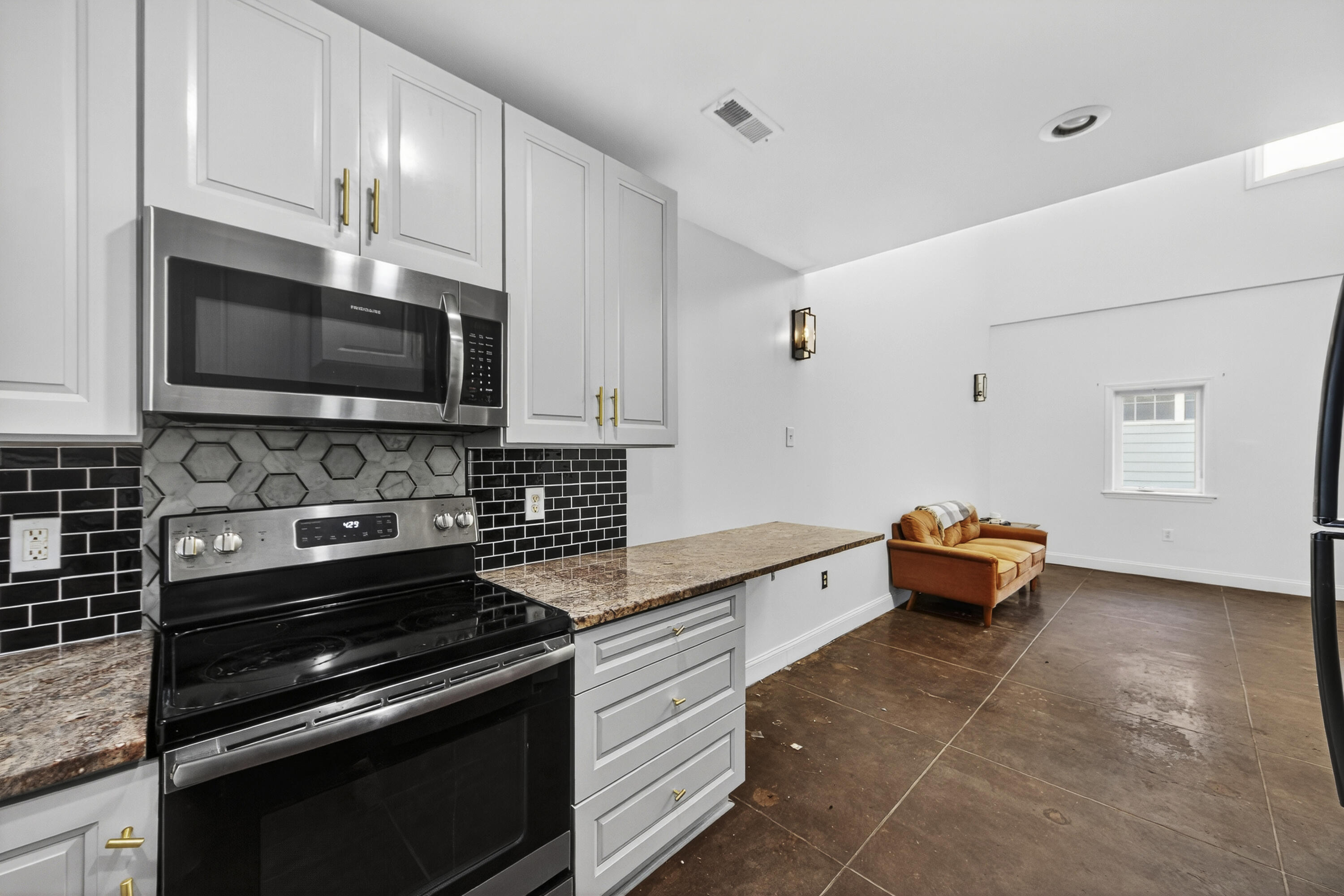 24 Strawberry Lane, Unit B Charleston, SC 29403 - Photo 7 of 34 _01A2154