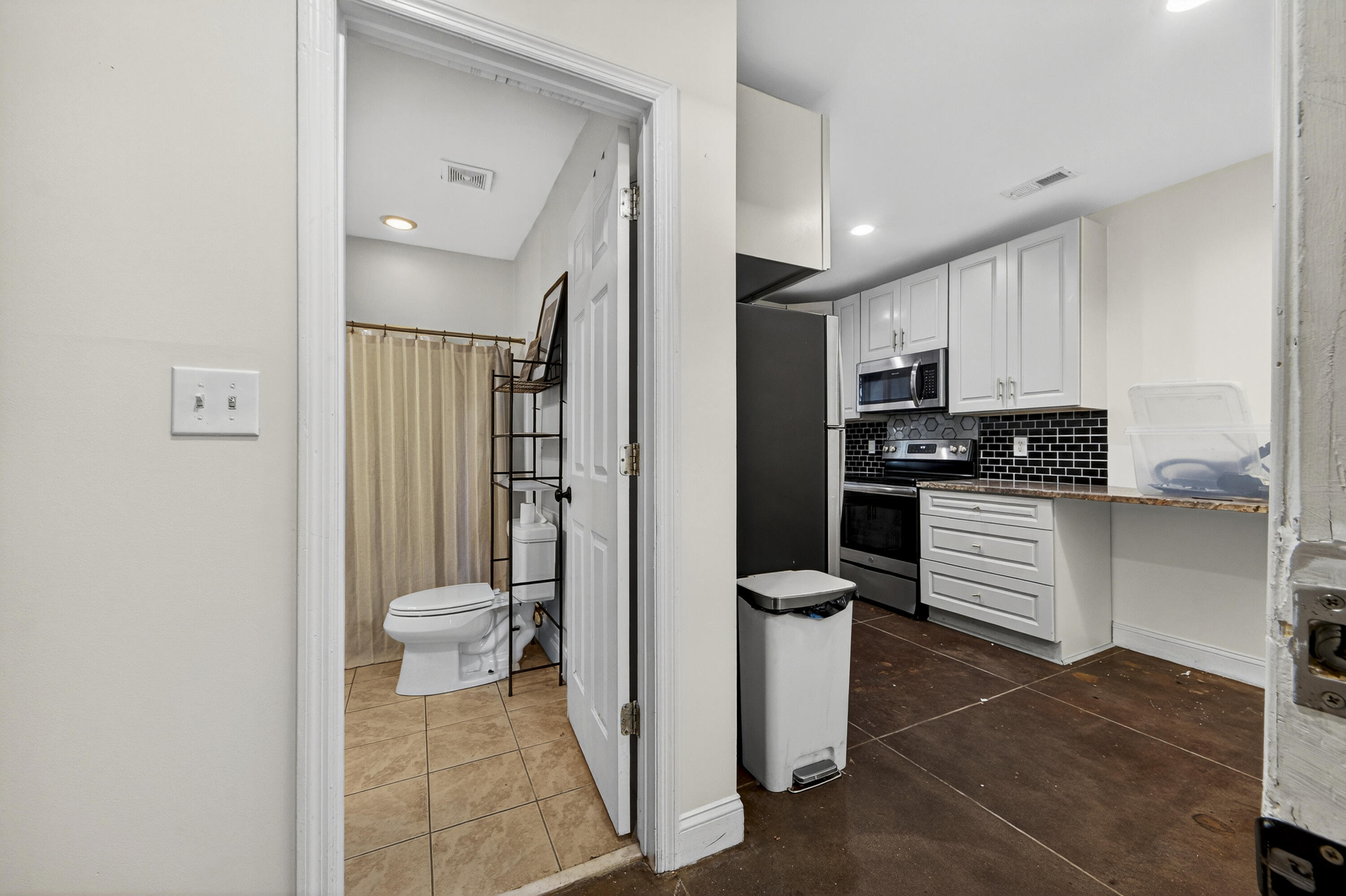 24 Strawberry Lane, Unit B Charleston, SC 29403 - Photo 8 of 34 _01A2226