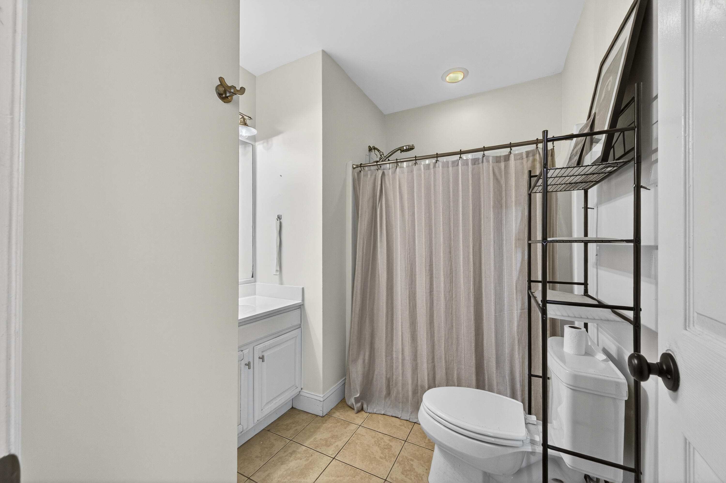 24 Strawberry Lane, Unit B Charleston, SC 29403 - Photo 9 of 34 _01A2159