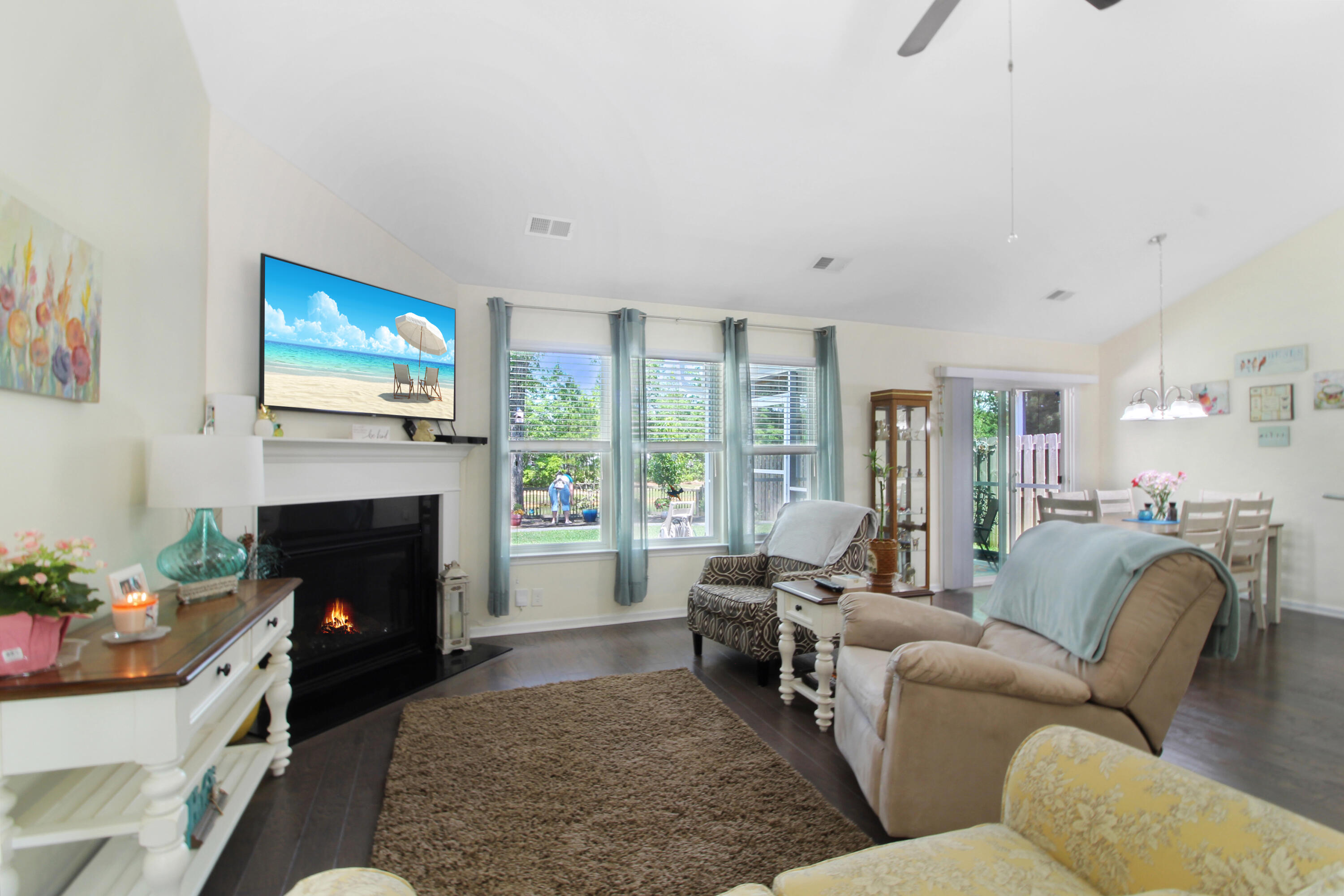 158 Alpine Road Summerville, SC 29485 - Photo 7 of 42 Living Room