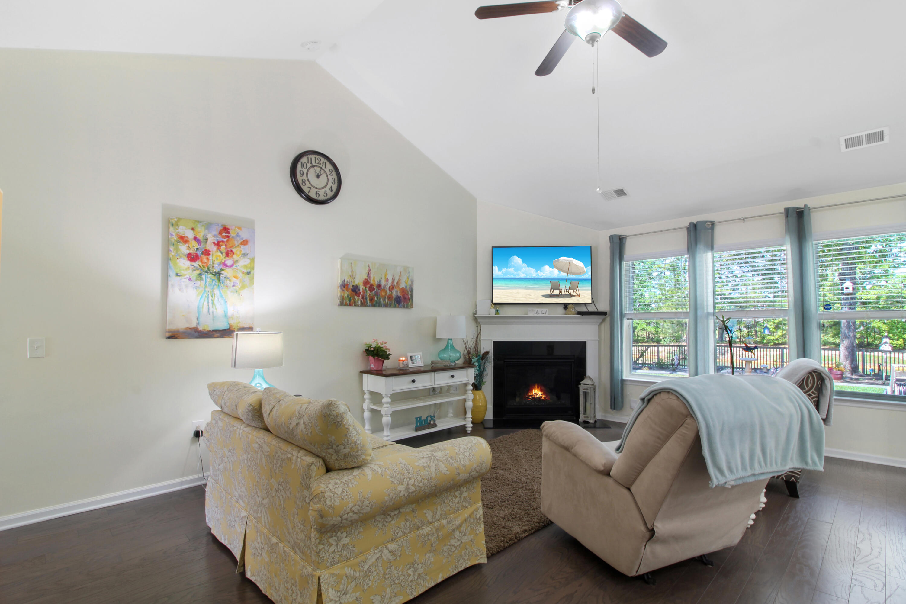 158 Alpine Road Summerville, SC 29485 - Photo 8 of 42 Living Room