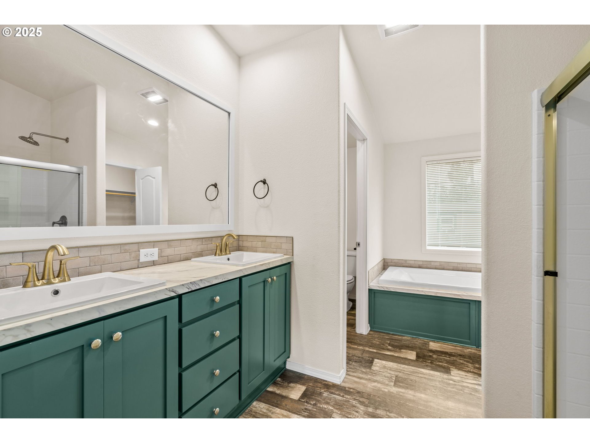 39009 Dexter Road, Unit 32 Dexter, OR 97431 - Photo 15 of 36 a bathroom with a granite countertop sink mirror and double