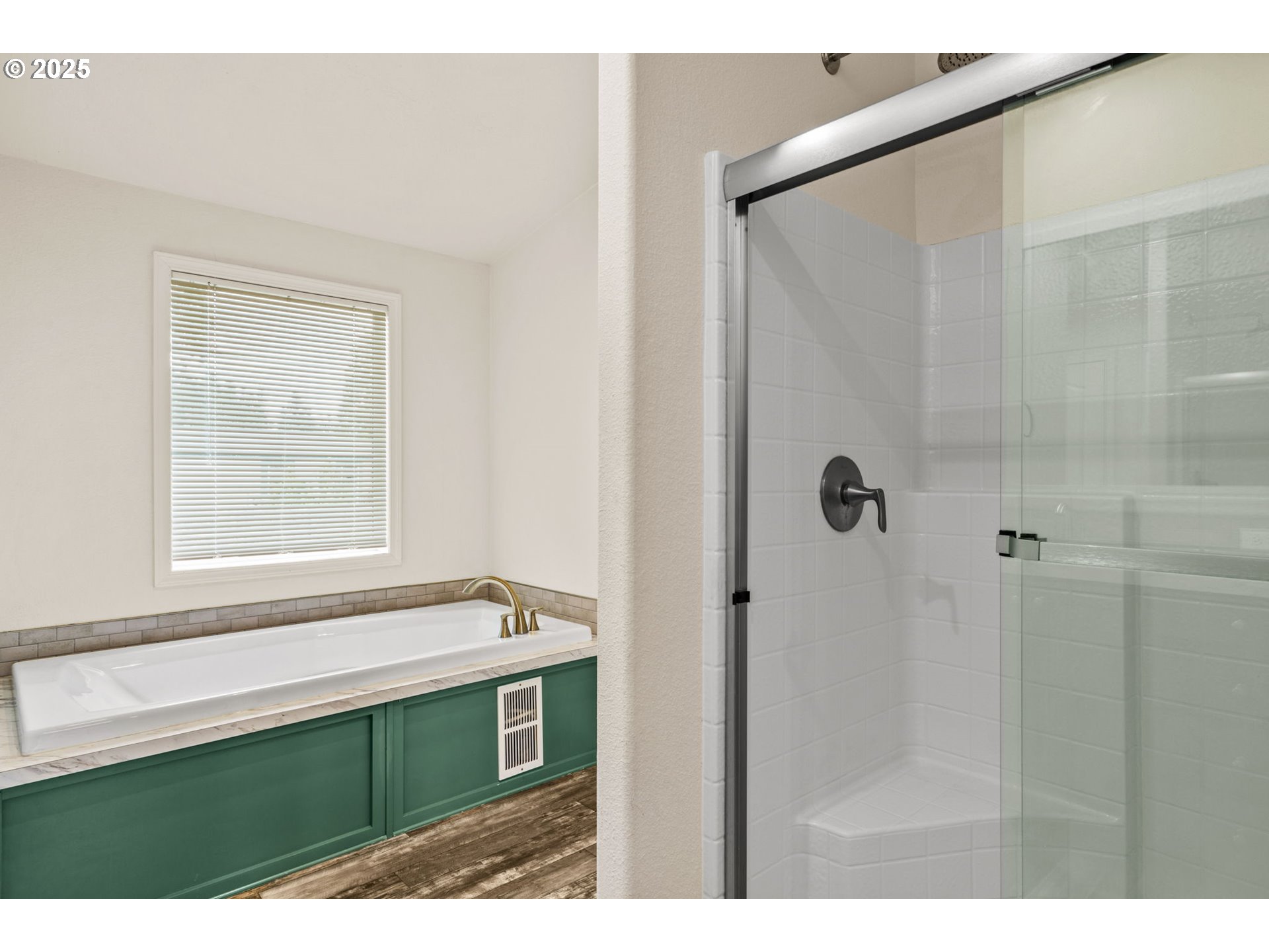 39009 Dexter Road, Unit 32 Dexter, OR 97431 - Photo 16 of 36 a bathroom with a sink and a mirror