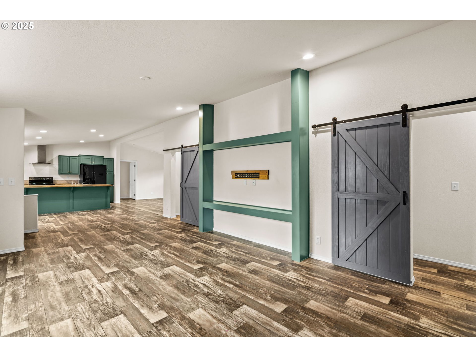 39009 Dexter Road, Unit 32 Dexter, OR 97431 - Photo 20 of 36 a view of a hallway