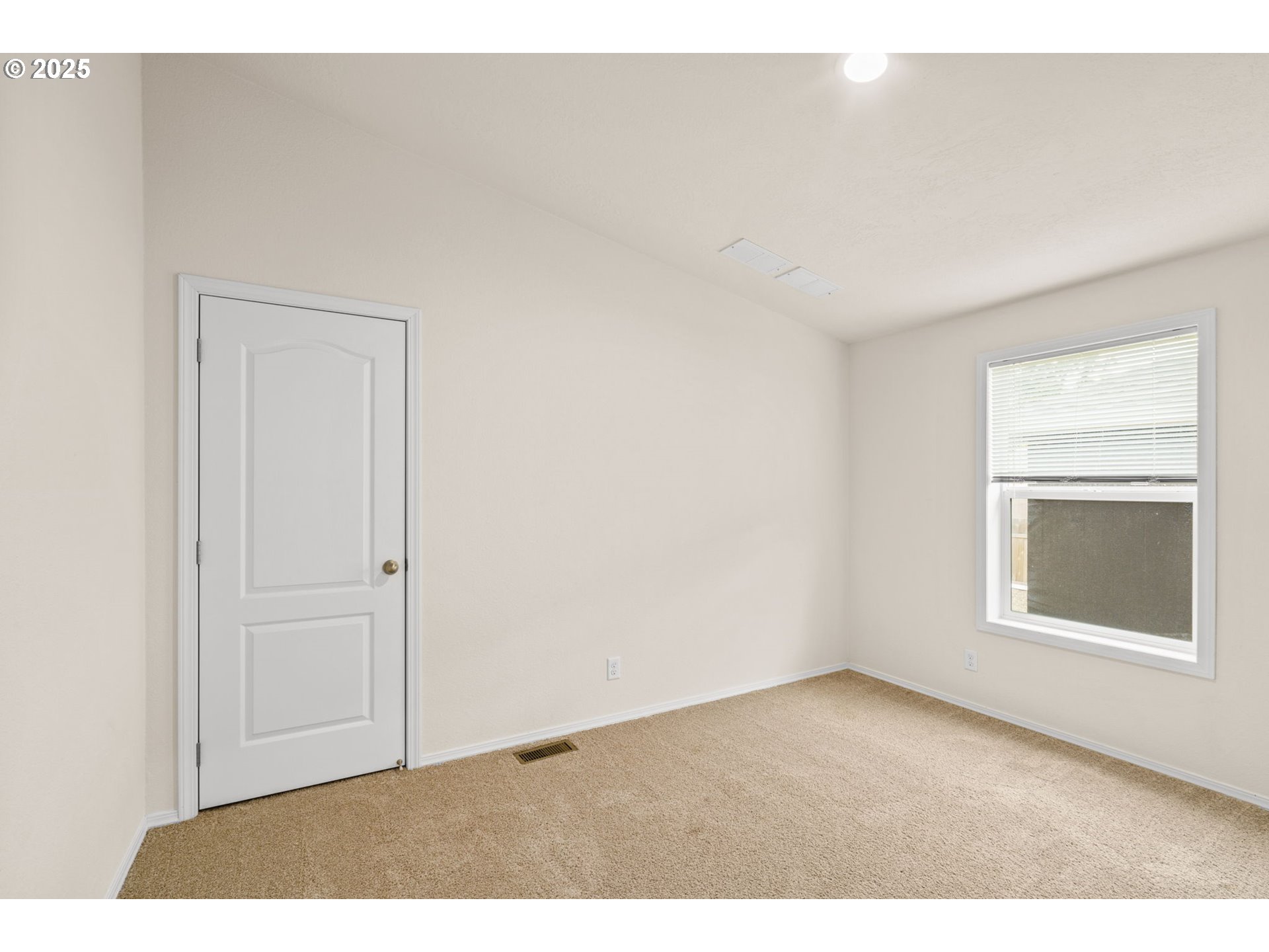 39009 Dexter Road, Unit 32 Dexter, OR 97431 - Photo 21 of 36 an empty room with a window