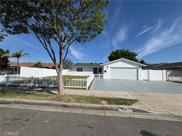 $4,700 | 1873 West Broadway, Anaheim, CA 92804