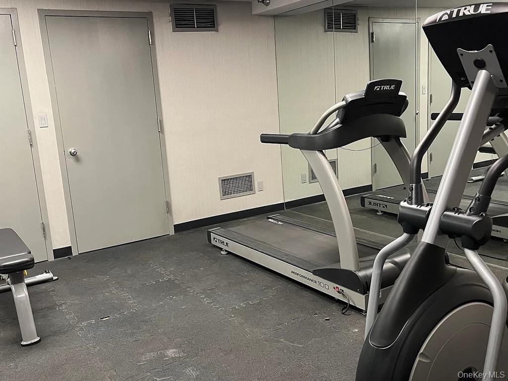 88 Cutter Mill Road, Unit 518 Great Neck, NY 11021 - Photo 6 of 12