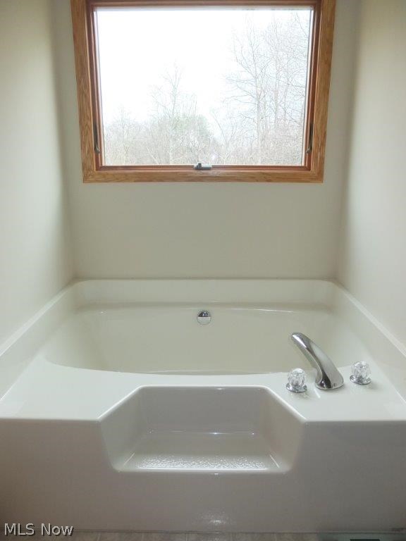 7327 Navarre Road Southwest Massillon, OH 44646 - Photo 9 of 26 Soaking tub in master bath.