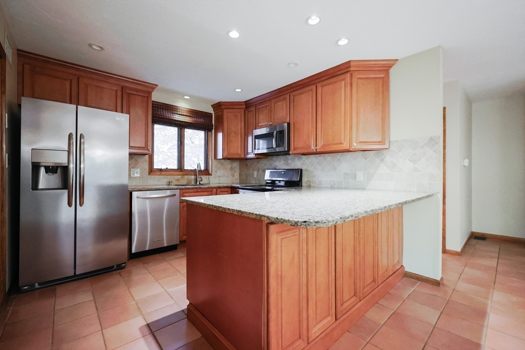 9 Appleton Common, Unit 9 Franklin, MA 02038 - Photo 11 of 32 Gallery Image 11