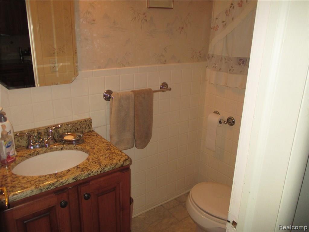 368 Willow Tree Lane Rochester Hills, MI 48306 - Photo 19 of 34