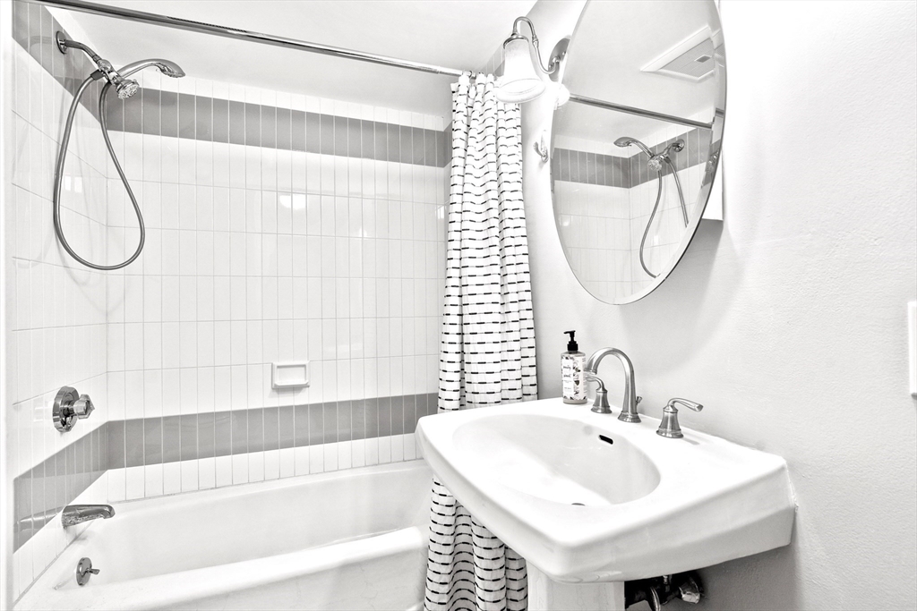 33 Elm Street, Unit 2 Boston, MA 02129 - Photo 14 of 17