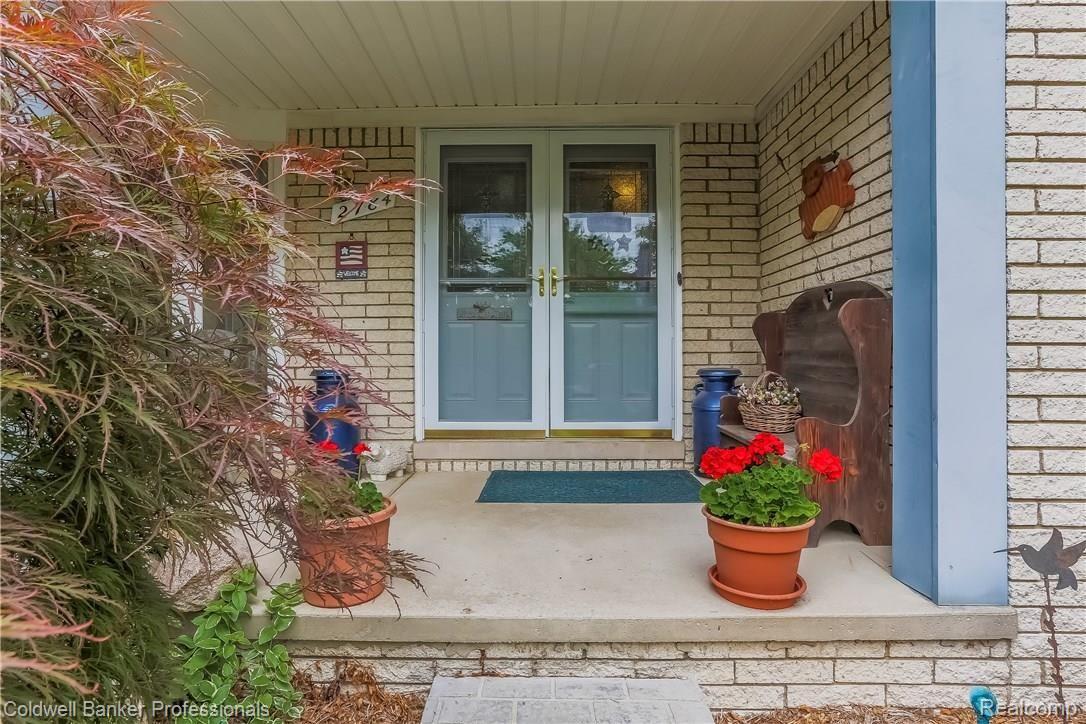 2784 Winter Park Road Rochester, MI 48309 - Photo 2 of 63 002-Inviting_Entry-2888989-large.jpg