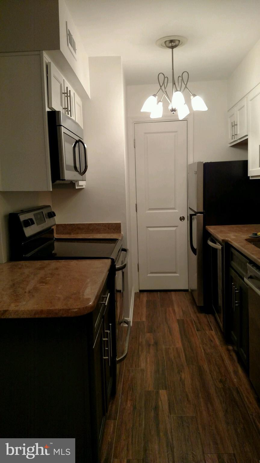 5905 Kingsford Road, Unit 387 Springfield, VA 22152 - Photo 2 of 18 Kitchen