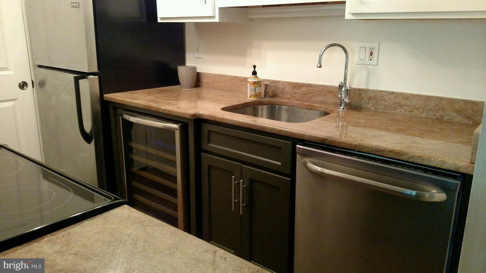 5905 Kingsford Road, Unit 387 Springfield, VA 22152 - Photo 3 of 18 Kitchen