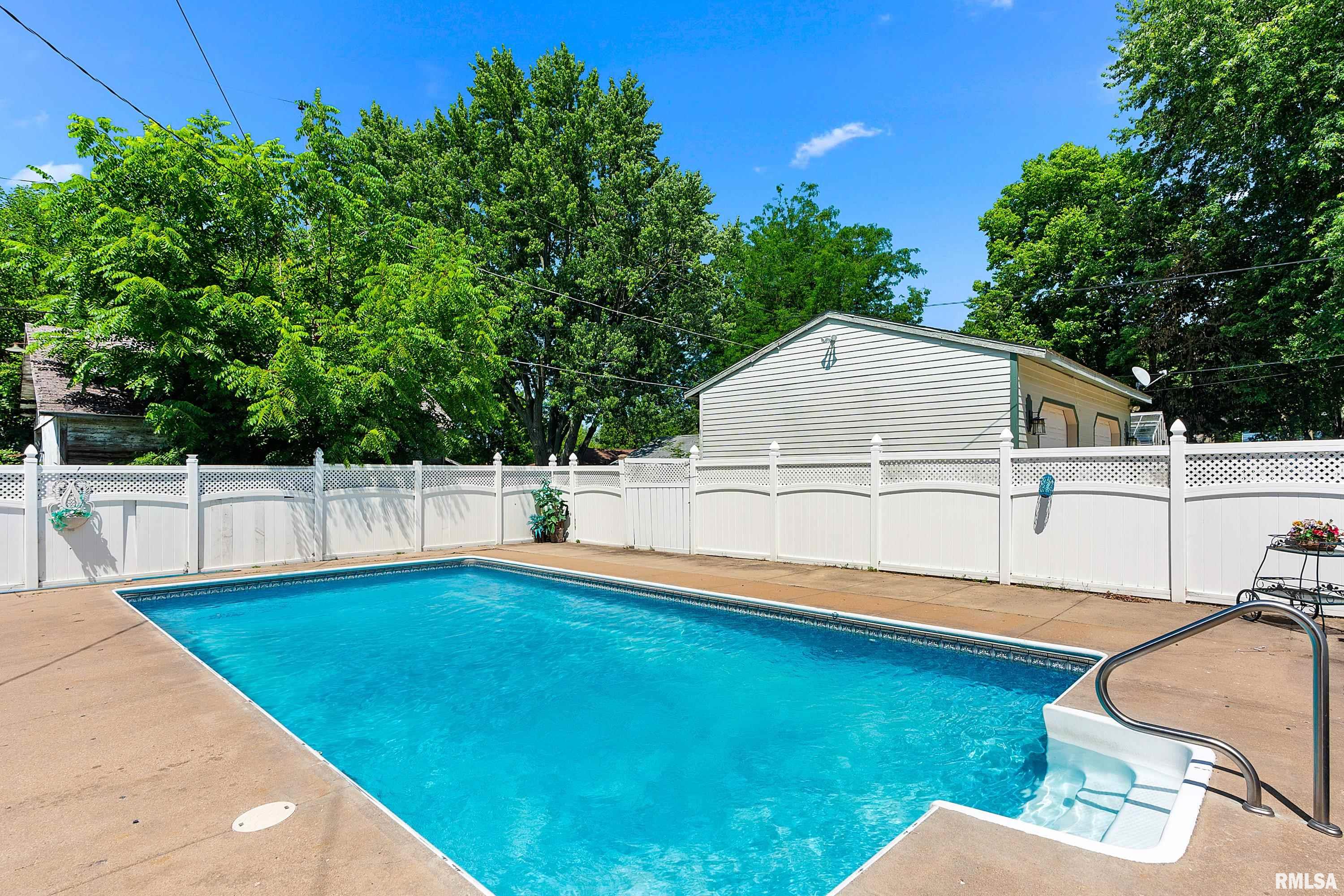 211 West 3rd Street Delavan, IL 61734 - Photo 11 of 61
