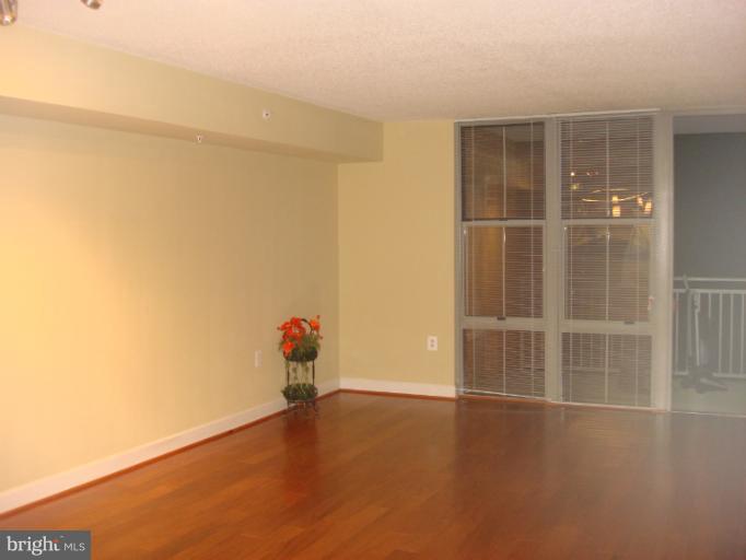 11800 Sunset Hills Road, Unit 410 Reston, VA 20190 - Photo 3 of 14 Living Room