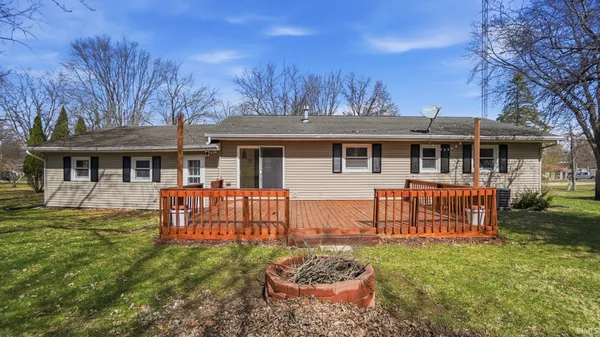 $225,000 | 607 West Neher Road, Silver Lake, IN 46982