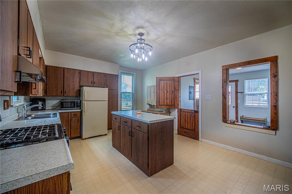 1924 High Street Chester, IL 62233 - Photo 6 of 34