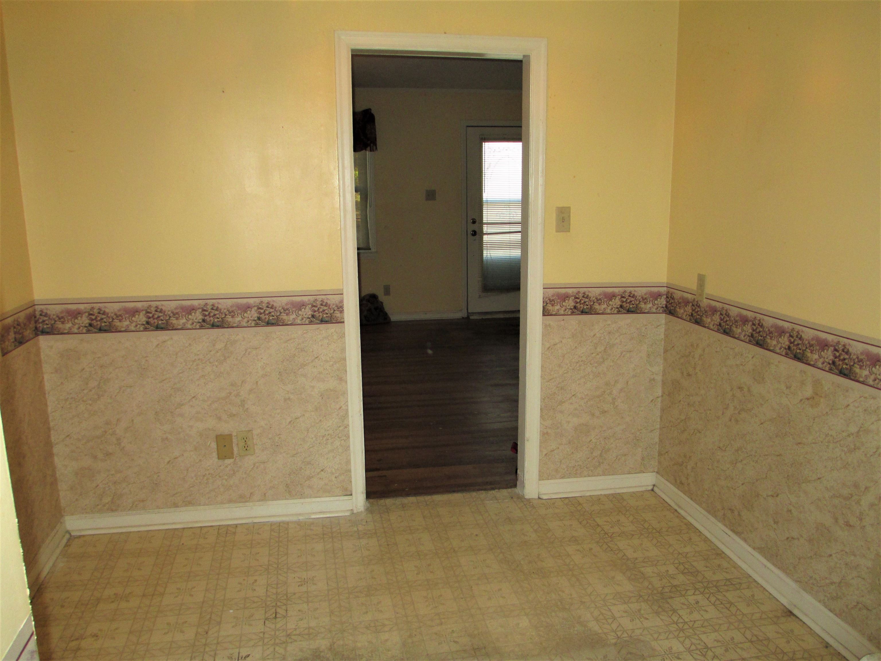 417 South Riverside Boulevard Goshen, IN 46526 - Photo 11 of 20 Gallery Image 11