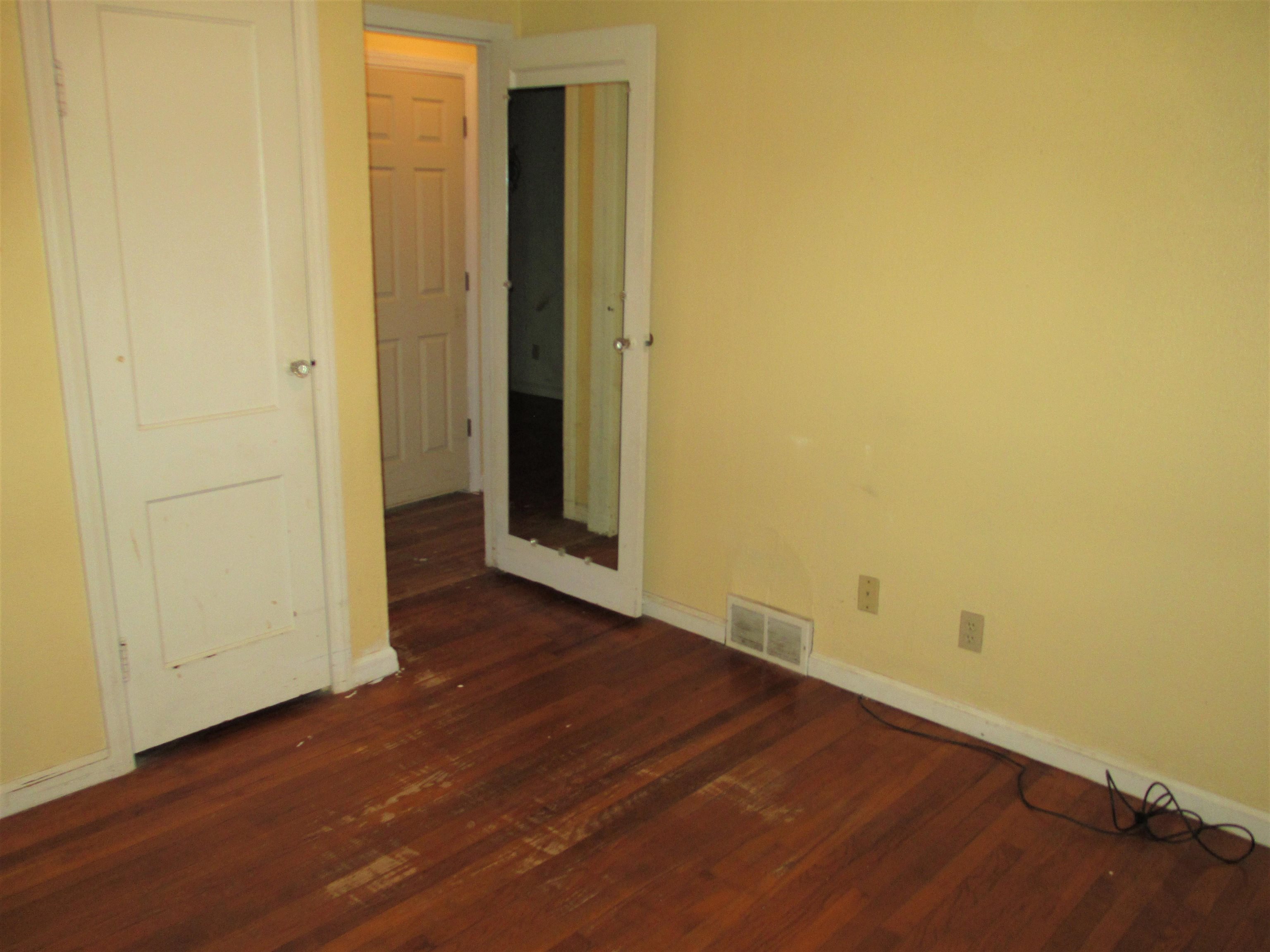417 South Riverside Boulevard Goshen, IN 46526 - Photo 13 of 20 Gallery Image 13