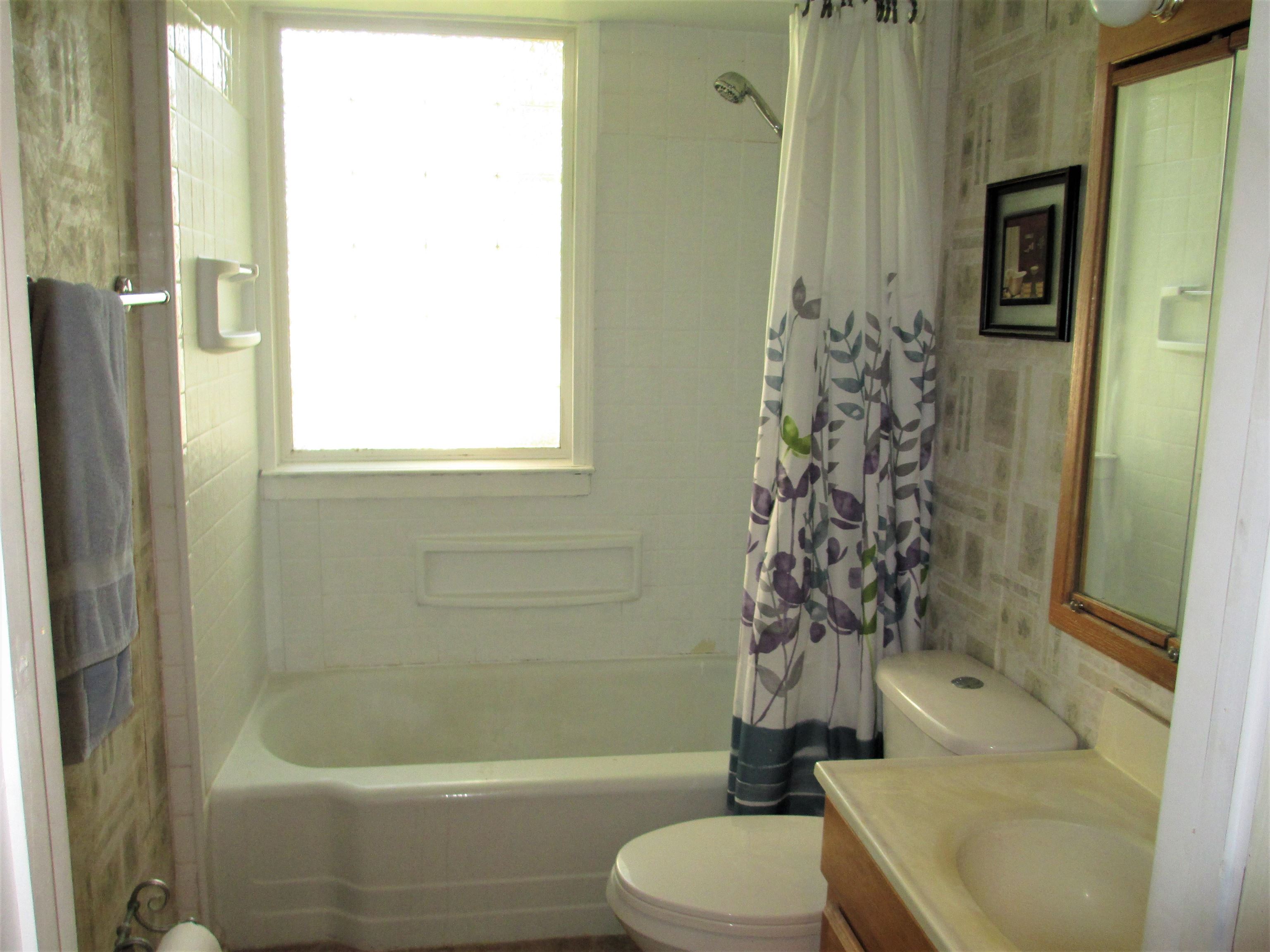 417 South Riverside Boulevard Goshen, IN 46526 - Photo 14 of 20 Gallery Image 14