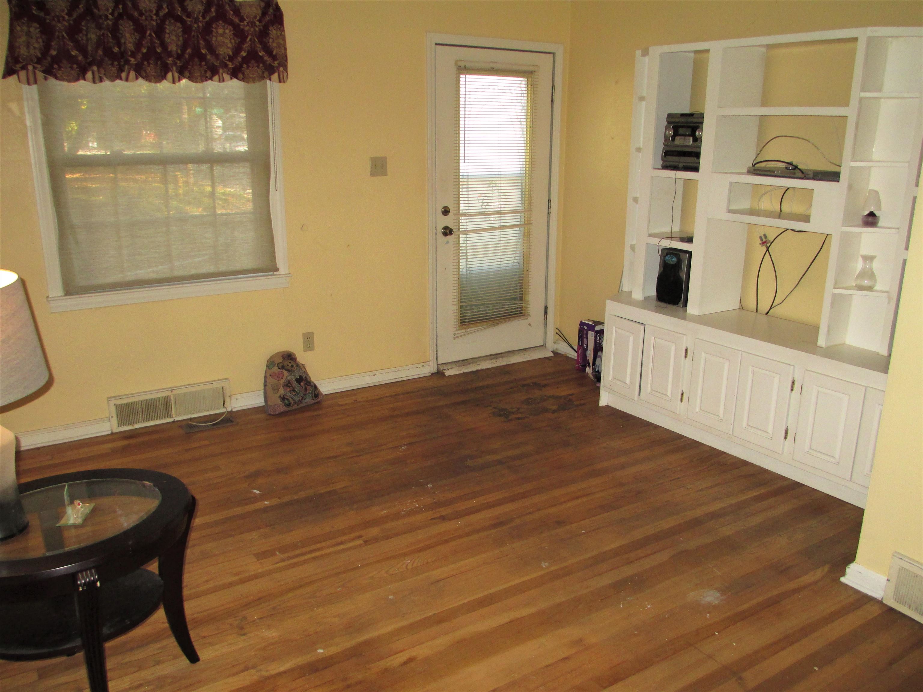417 South Riverside Boulevard Goshen, IN 46526 - Photo 5 of 20 Gallery Image 5