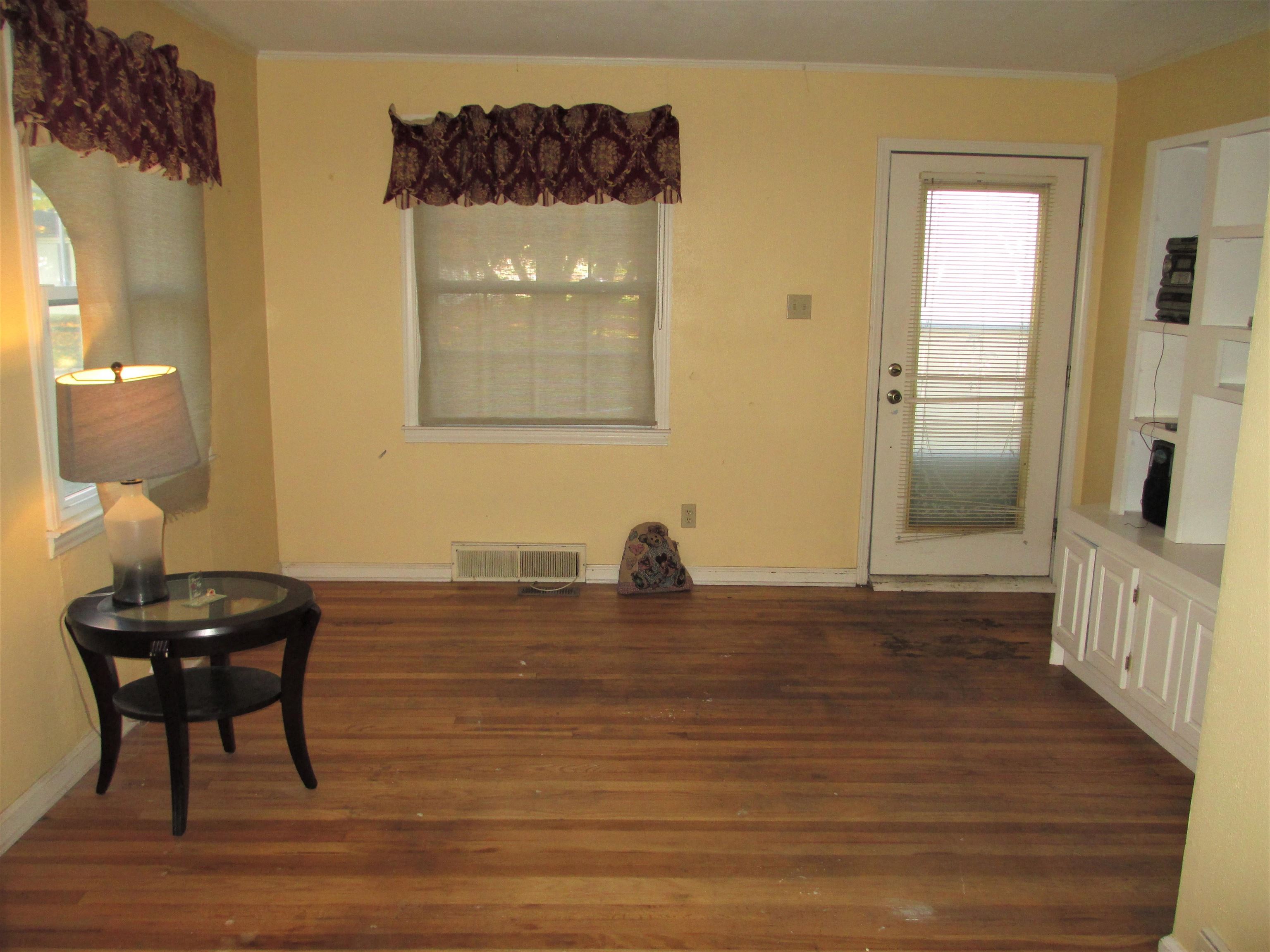 417 South Riverside Boulevard Goshen, IN 46526 - Photo 6 of 20 Gallery Image 6