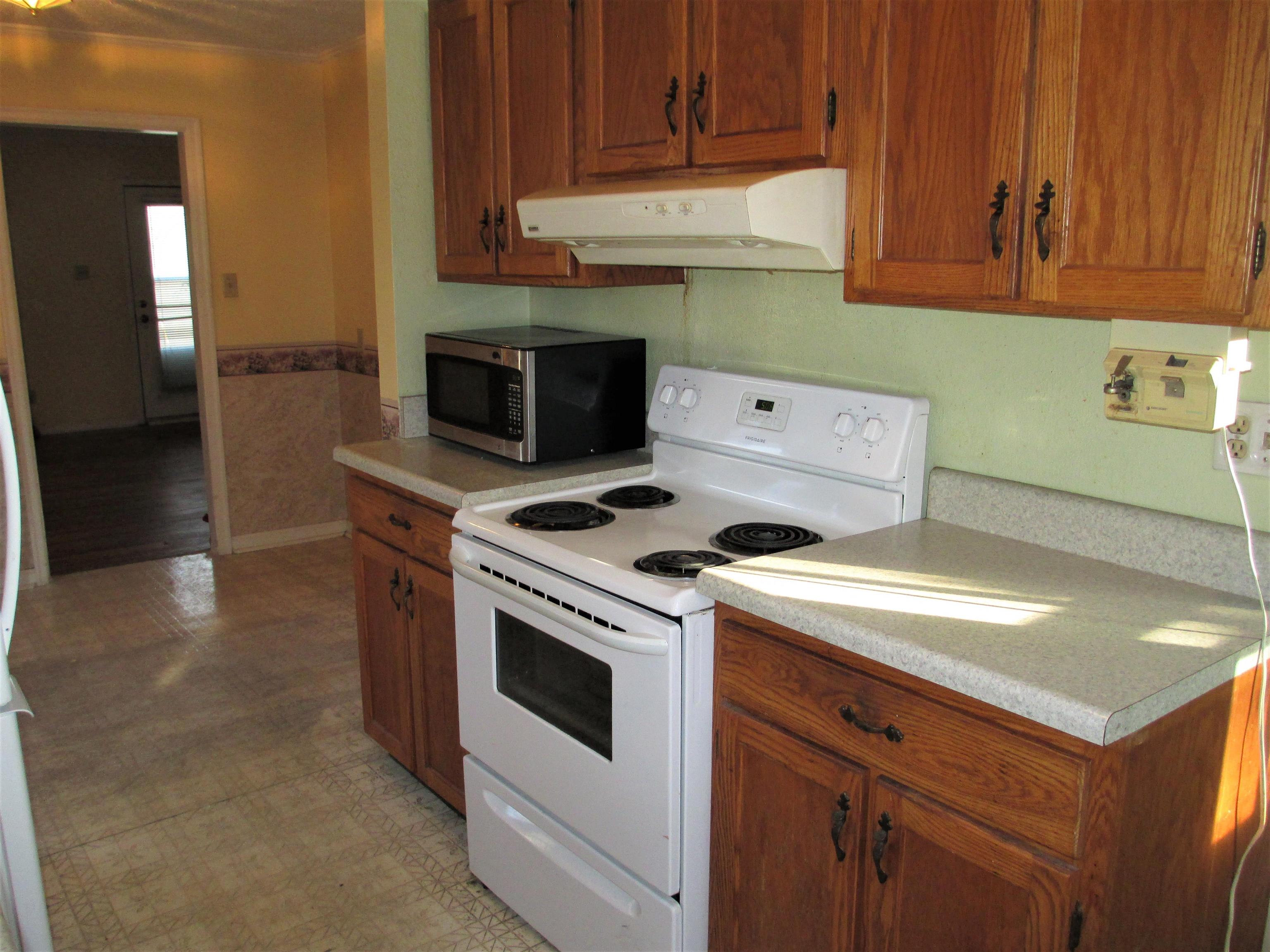 417 South Riverside Boulevard Goshen, IN 46526 - Photo 8 of 20 Gallery Image 8