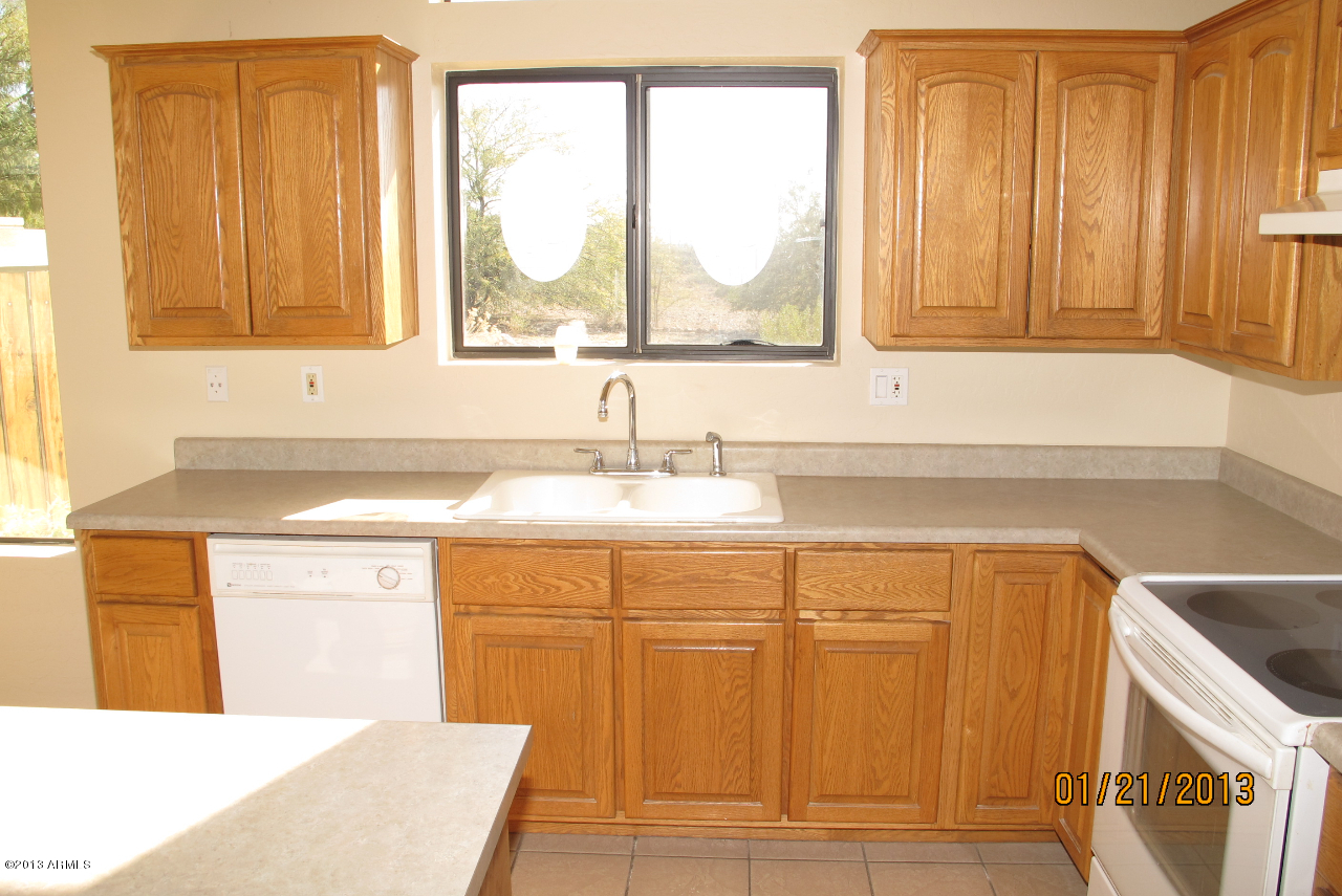 525 South Boyd Road Apache Junction, AZ 85119 - Photo 11 of 39 a bathroom with a sink and a bathtub