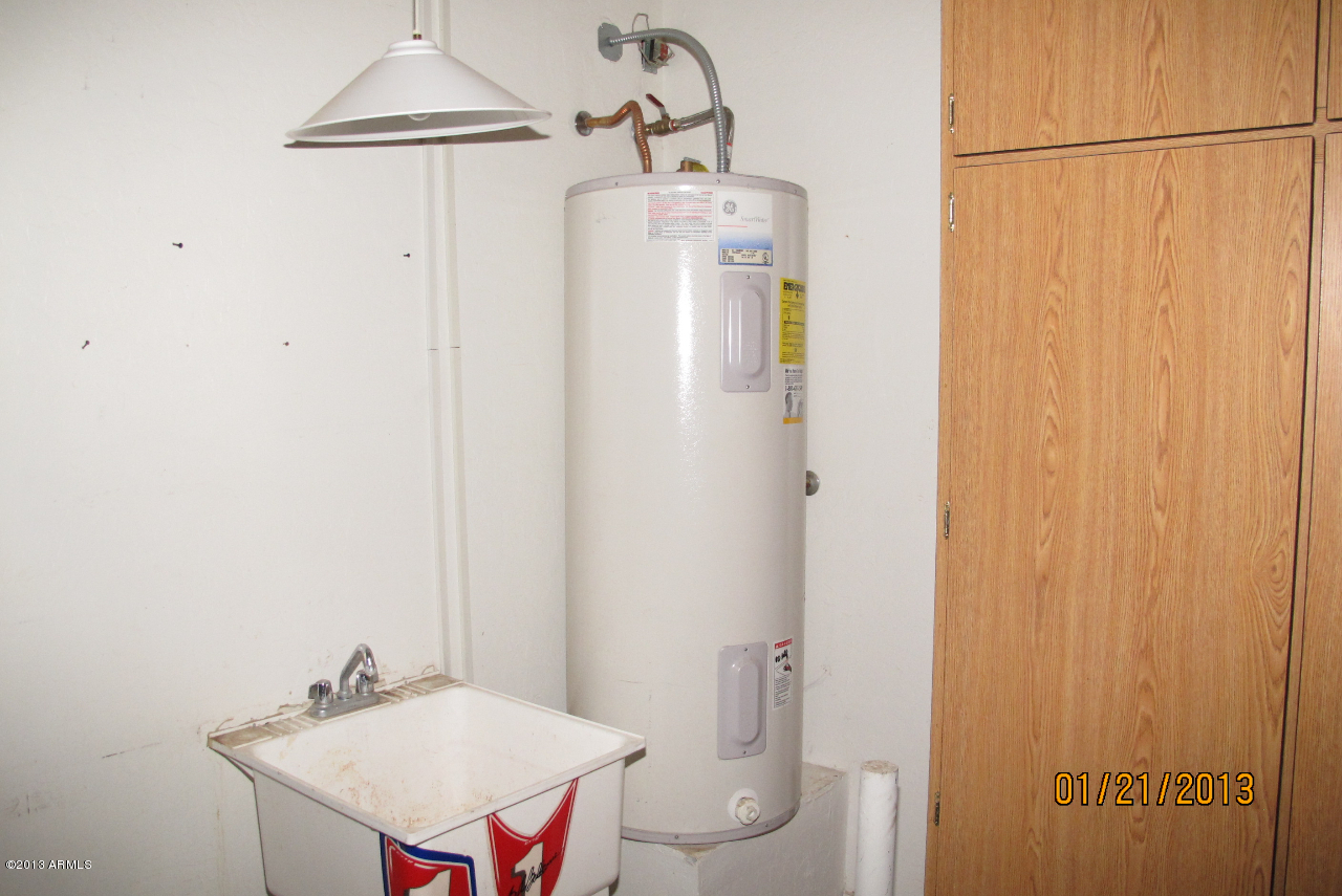 525 South Boyd Road Apache Junction, AZ 85119 - Photo 31 of 39 a bathroom with a sink a toilet and shower